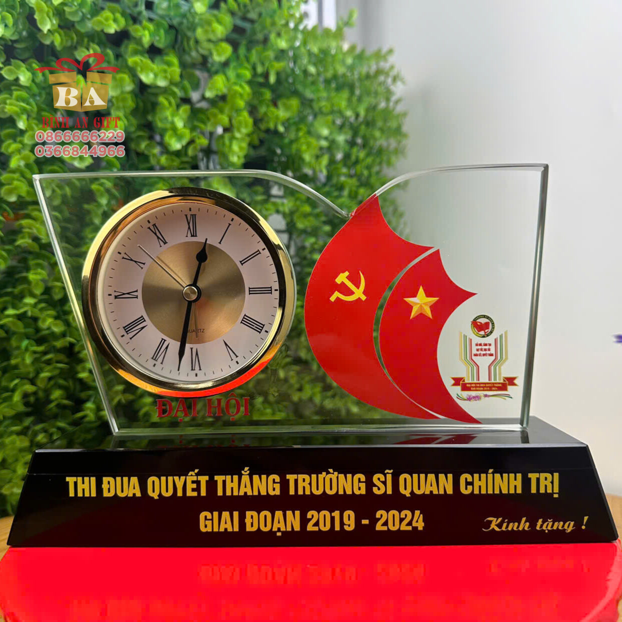 Đồng hồ pha lê để bàn đẹp – Quà tặng lưu niệm vinh danh, đại hội doanh nghiệp PLĐB024
